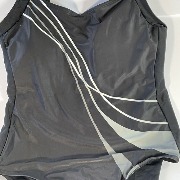 Women's one piece swimsuit block color black and white large simple bathing suit - Picture 4 of 16